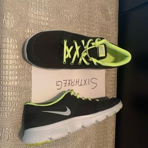 Men’s Size 14 Nike Flex Experience Run black/green